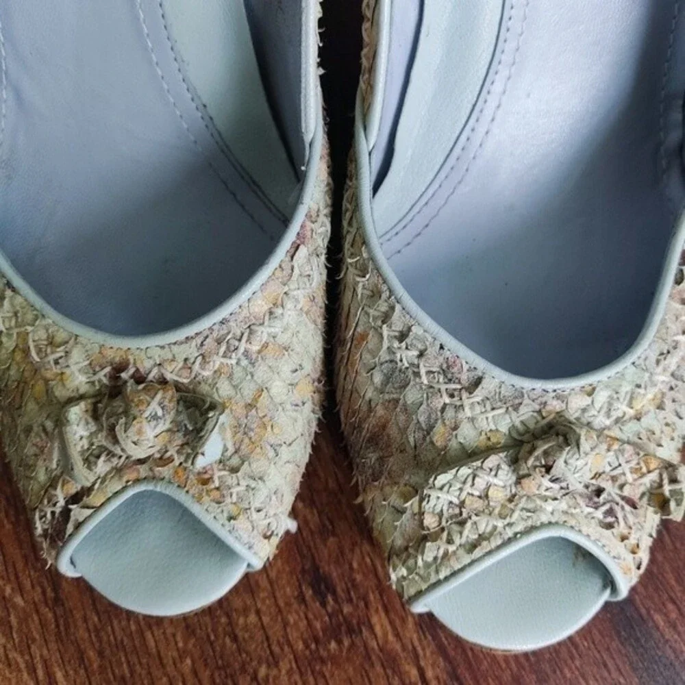 Via Spiga Italy genuine leather snakeskin textured floral pumps 10M